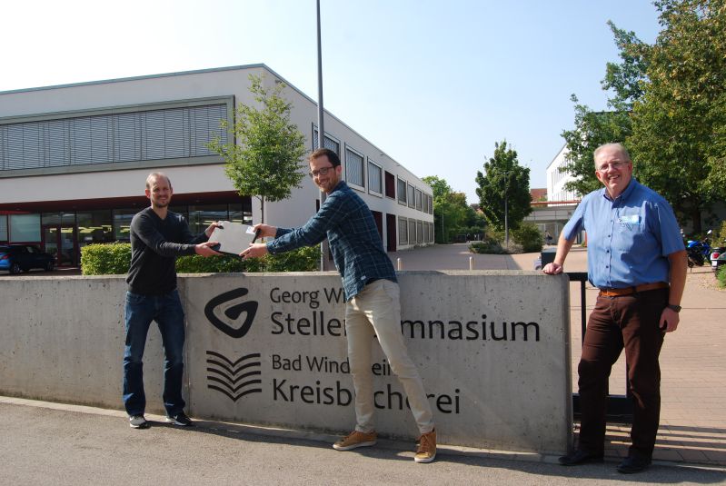 Laptopspende für die Freunde des Gymnasiums