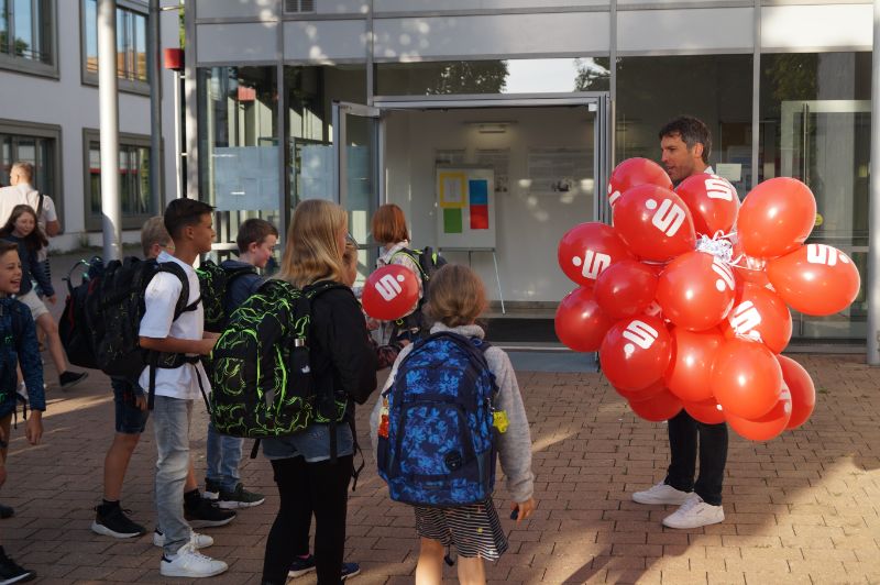Basti rote Ballons