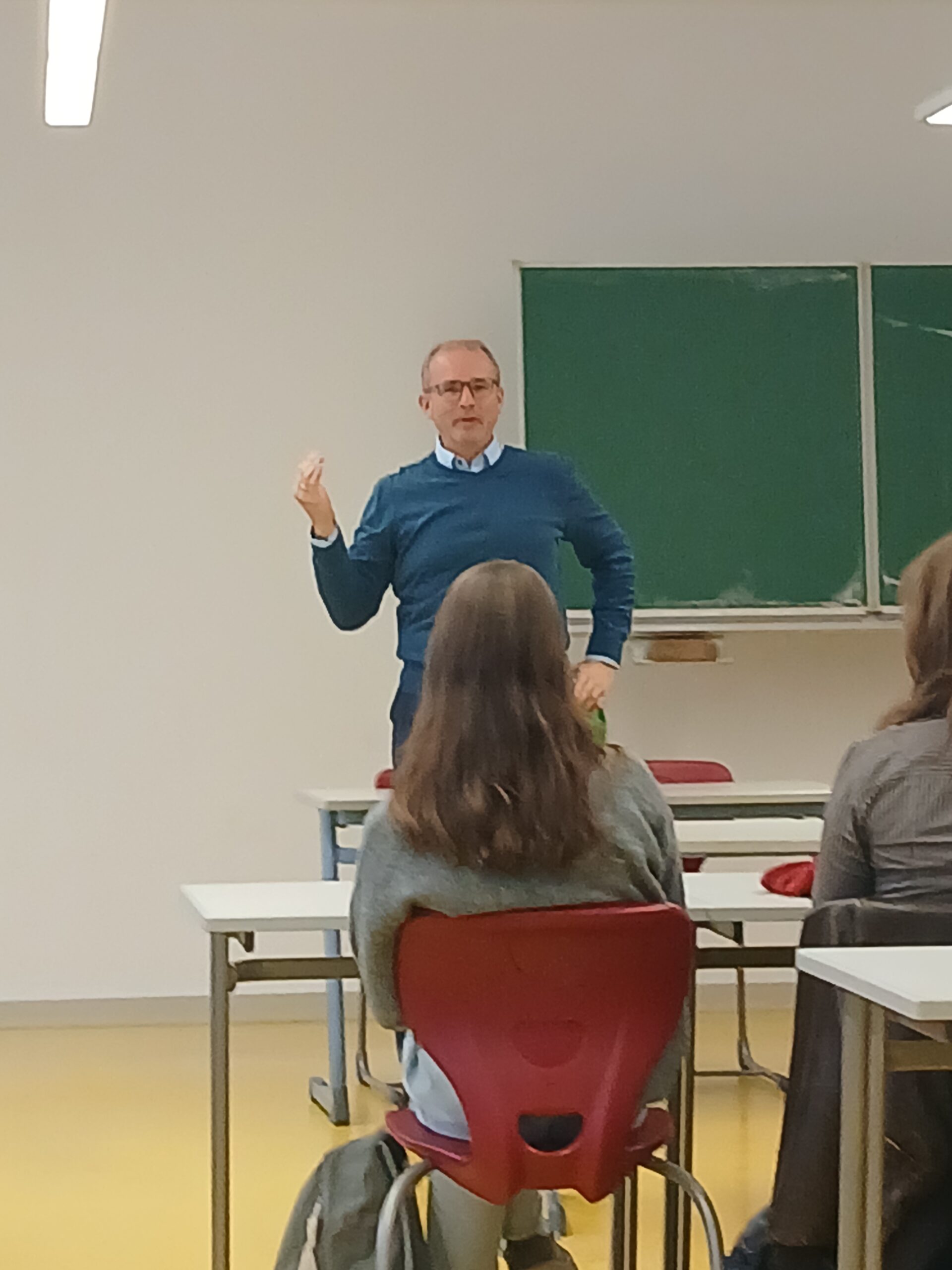 Politik aus erster Hand- Ein Besuch von Tobias Winkler MdB in den 11. Klassen des GWSG am 13. Oktober 2025