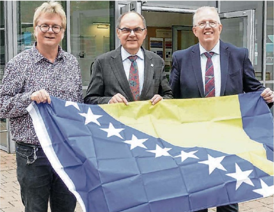 „Schmidt macht den Anfang“ (Fränkische Landeszeitung vom 10.10.25) Besuch des Hohen Repräsentanten von Bosnien und Herzegowina- Bundesminister a.D. Christian Schmidt am 6. Oktober 2025 am Steller-Gymnasium in den Jahrgangsstufen 12 und 13