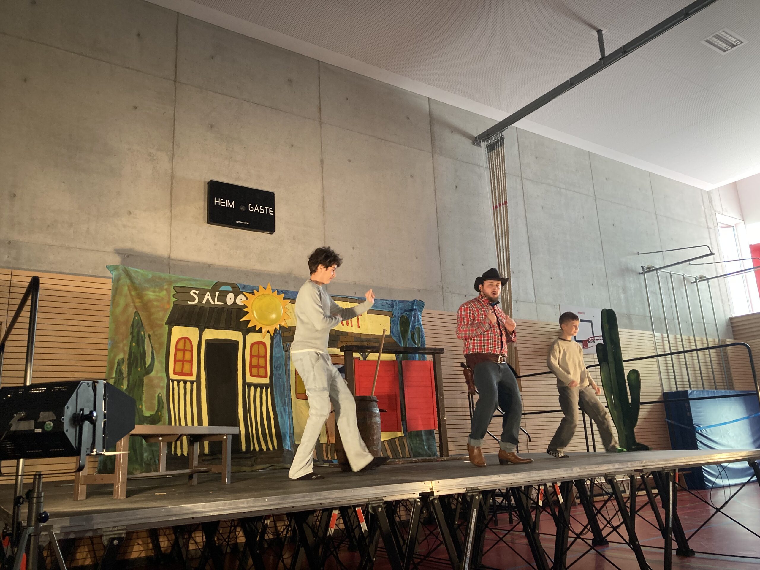 Englischsprachige Theaterkunst an unserer Schule – Das Phoenix-Theater zu Besuch